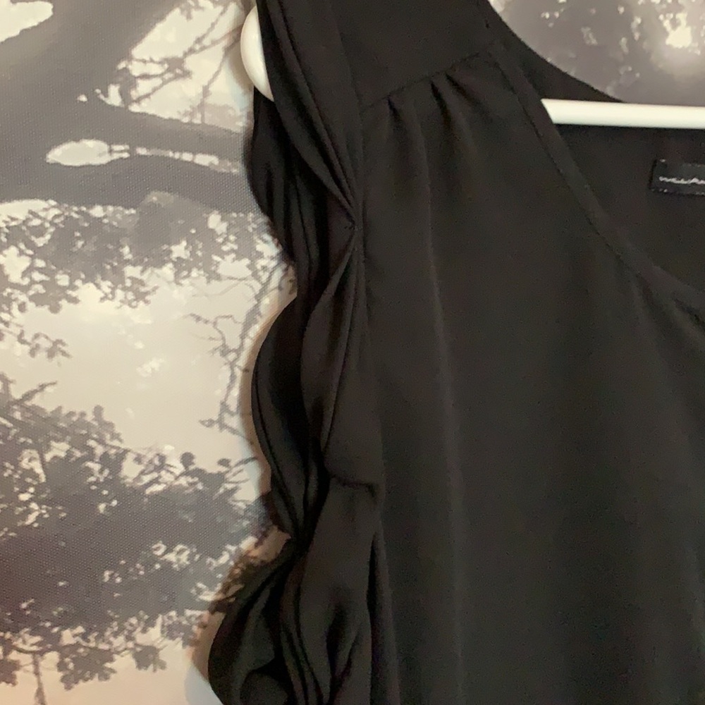 Black William Rast top 🌹 - Picture 5 of 7